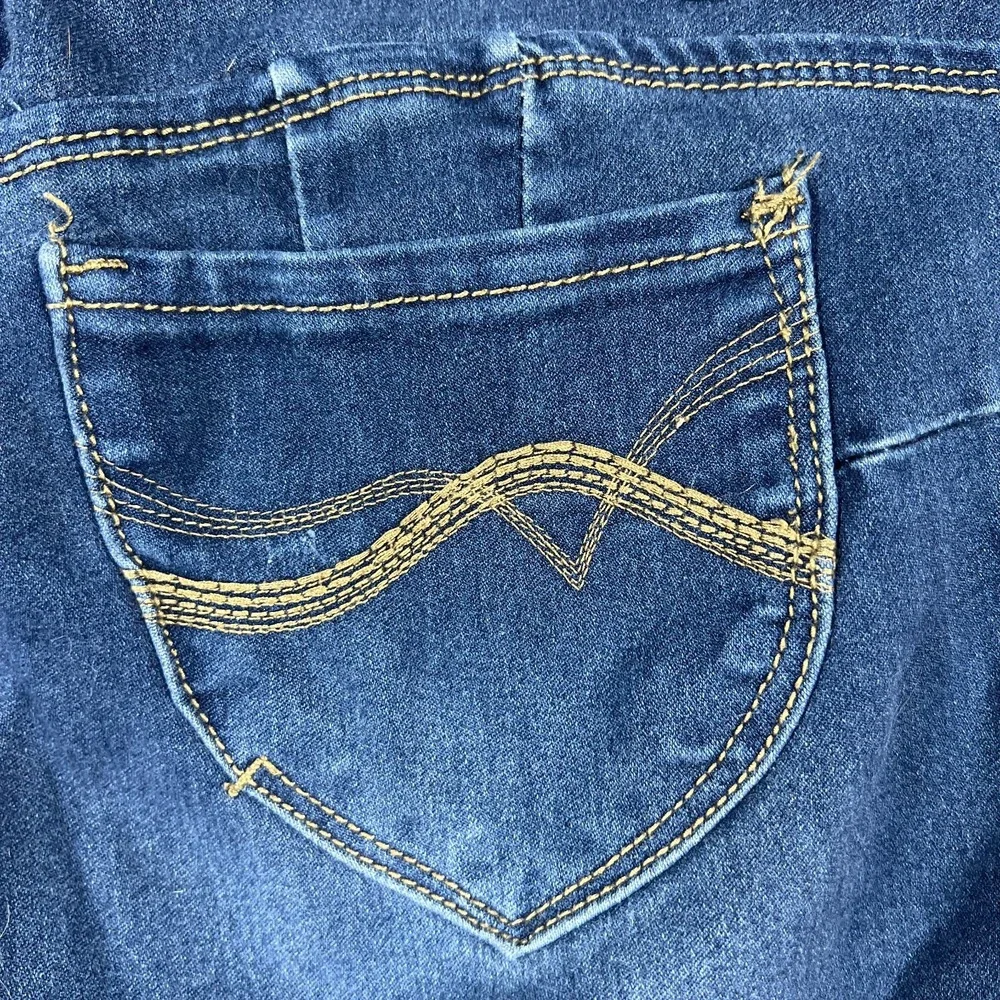 Hot Kiss Get The Lift Shorts Womens 9 Blue Denim Cotton Distressed Cuffed Hem